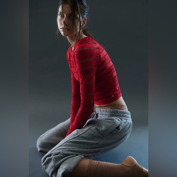 NWOT Free People Movement Take On Me Layer Top - Winterberry Size M/L - Picture 3 of 9